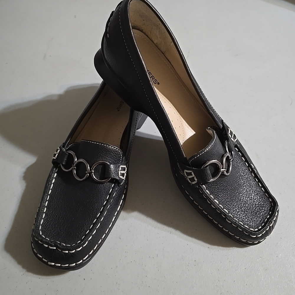 Dockers Women's Black Leather Loafers Slip On Size 9M With Silver Details